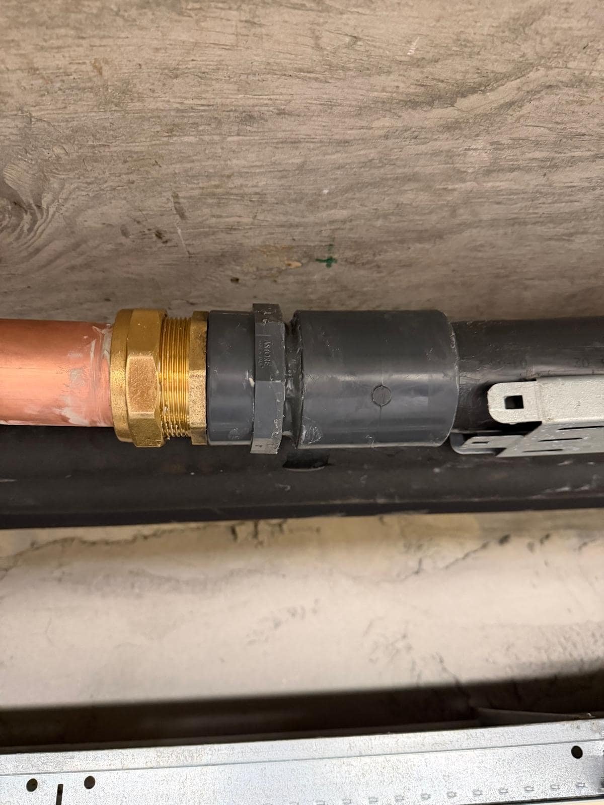 Leaking pipe reconnected with a new brass compression fitting in Dublin